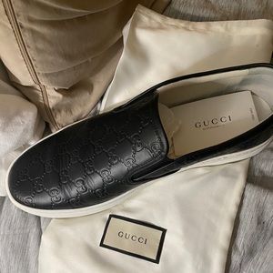 Men’s Gucci slip in size G 14 -like new